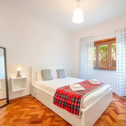 Rent this 2 bed apartment on Carcavelos in Rua 5 de Outubro, 2775-058 Cascais