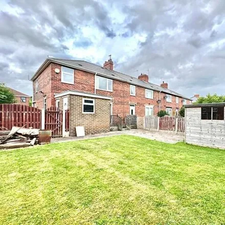 Buy this 3 bed duplex on Longfields Crescent in Hoyland, S74 9JE
