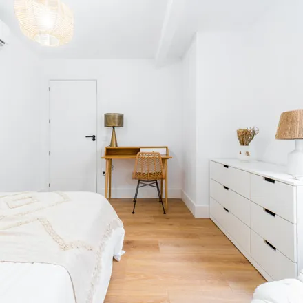 Rent this 4 bed room on Carrer de Joan Mercader in 12, 46011 Valencia