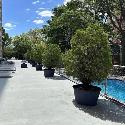 Image 8 - 2650 Ocean Parkway, New York, NY 11235, USA - Apartment for sale