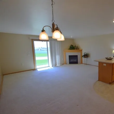 Image 9 - 1300 Willow Creek Parkway, Green Bay, WI 54311, USA - Condo for sale