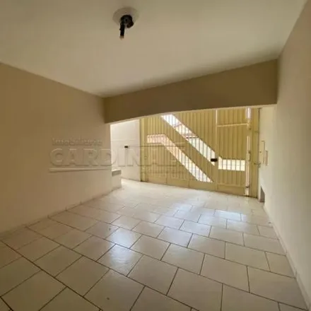 Rent this 4 bed house on Drogaria Rosário in Rua Quinze de Novembro, Jardim Macarengo