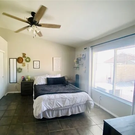 Image 7 - 5581 Sunset Meadow Street, North Las Vegas, NV 89031, USA - House for sale