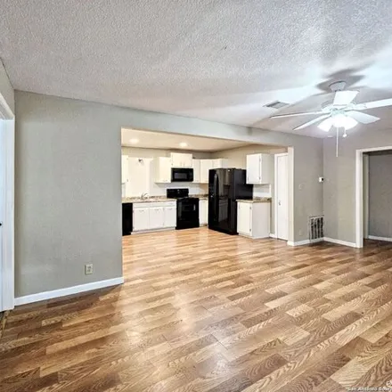 Image 7 - 1439 Hillview Avenue, Highland Park, New Braunfels, TX 78130, USA - Apartment for rent