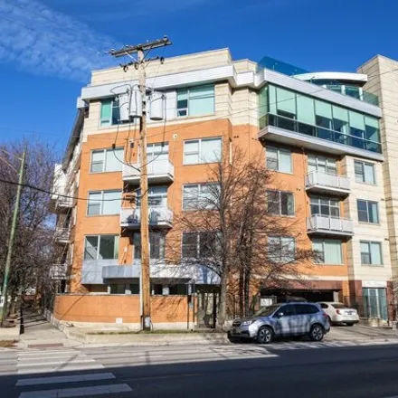 Rent this 3 bed condo on 914 West Hubbard Street in Chicago, IL 60642
