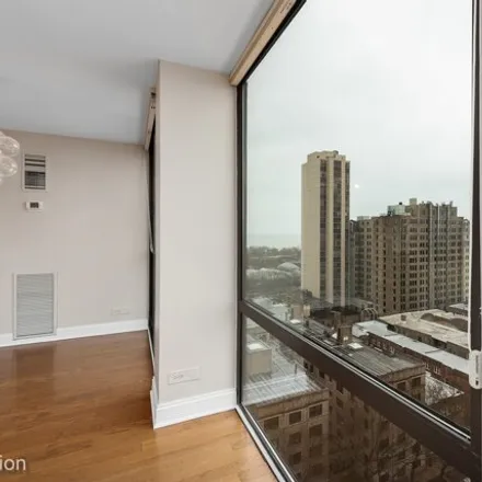 Image 9 - 345 Fullerton, 345-357 West Fullerton Parkway, Chicago, IL 60614, USA - Condo for sale