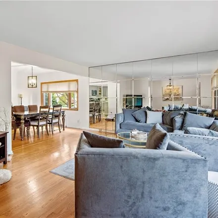 Image 3 - 267 Miles Avenue, New York, NY 10308, USA - Townhouse for sale