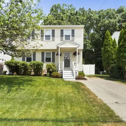 Image 2 - 4 Washington Ave, Dracut, Massachusetts, 01826 - House for sale