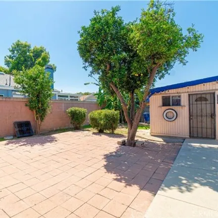 Image 1 - 1355 North Lagoon Avenue, Los Angeles, CA 90744, USA - House for sale
