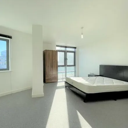 Image 7 - Waterside Apartments, Gotts Road, Leeds, LS12 1DW, United Kingdom - Room for rent