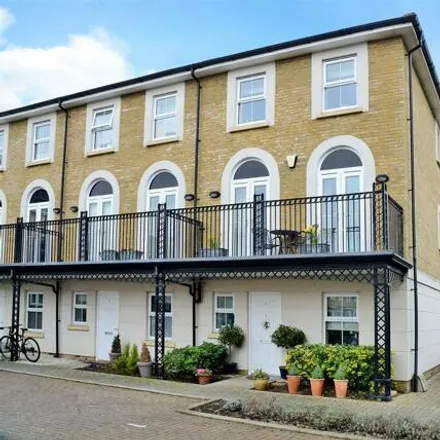 Buy this 4 bed townhouse on Vallings Place in Elmbridge, KT6 5AZ