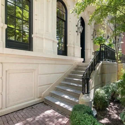 Image 2 - 1845 North Orchard Street, Chicago, IL 60614, USA - House for sale