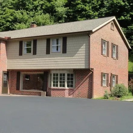 Buy this 6 bed house on 100 Tiptop Road in Springville, Tazewell County