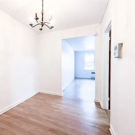 Image 3 - 39-25 51st St Unit 2f, Woodside, New York, 11377 - Apartment for sale