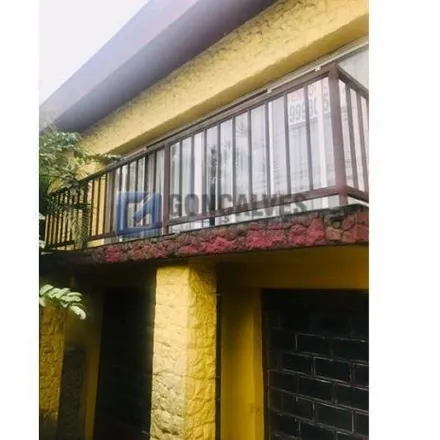 Rent this 4 bed house on Drogaria São Paulo in Avenida Lucas Nogueira Garcez 607, Centro