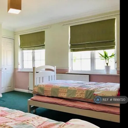 Image 4 - Chelsfield, Station Approach, London, BR6 6EU, United Kingdom - Apartment for rent