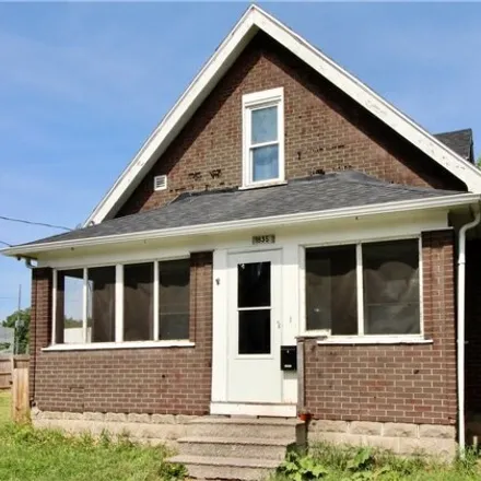 Buy this 3 bed house on 1809 Genesee Street in Toledo, OH 43605
