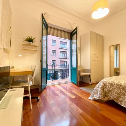 Rent this 5 bed apartment on Juntos in Calle Elcano / Elcano kalea, 29