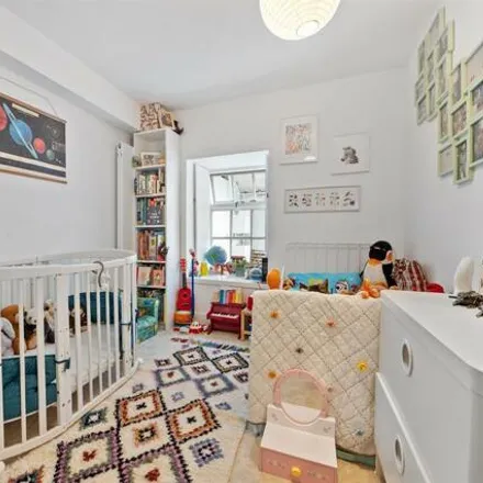 Image 9 - Clapton Terrace, Upper Clapton, London, E5 9AA, United Kingdom - Townhouse for sale