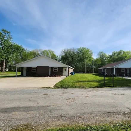 Buy this studio house on 2679 Wescott Street in Mount Vernon, IL 62864