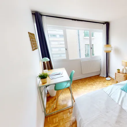 Rent this 5 bed room on 18-24 rue Tiphaine