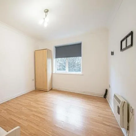 Image 3 - Tudor Primary School, Queen's Road, London, N3 2AG, United Kingdom - Apartment for rent