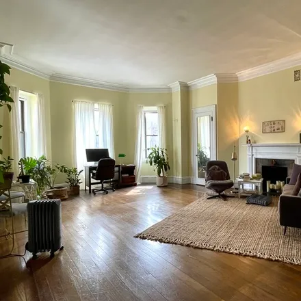 Rent this 1 bed apartment on 317 Commonwealth Ave