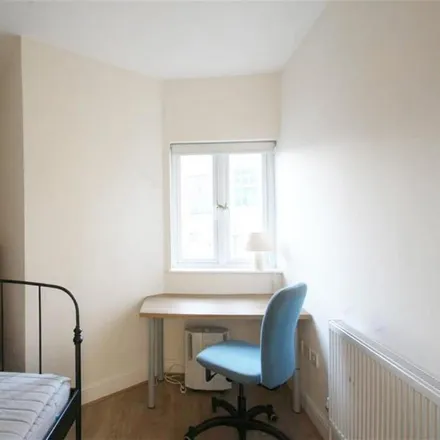 Image 7 - ChuChinChou, 7 Cat Hill, Oakleigh Park, London, EN4 8HG, United Kingdom - Apartment for rent