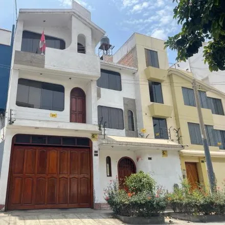 Buy this 5 bed house on Institución educativa inicial Reina De Los Angeles in Jirón Santa Florencia, Lima