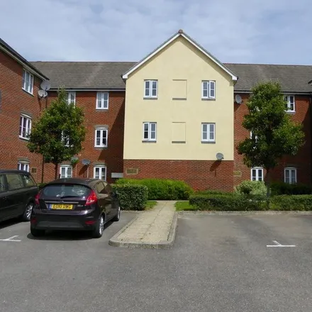 Rent this 2 bed apartment on Covesfield in Gravesend, DA11 0EG