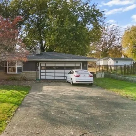 Buy this 3 bed house on 721 Walnut Street in Belpre, OH 45714