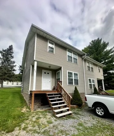 Rent this 3 bed townhouse on 272 Mont Phillips Road in Raleigh County, WV 25918