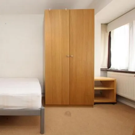 Rent this studio house on 25 Wynan Road in Millwall, London