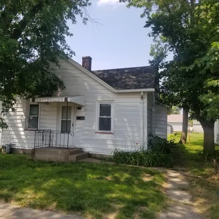 Rent this 3 bed house on 613 9th Street in Peru, IL 61354