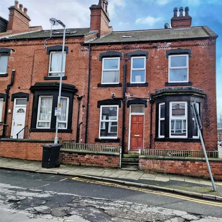Rent this 2 bed house on Bayswater Mount in Leeds, LS8 5LW