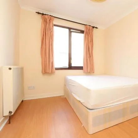 Rent this studio house on 29 Wynan Road in Millwall, London