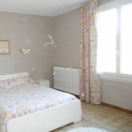 Rent this 3 bed apartment on 13160 Châteaurenard