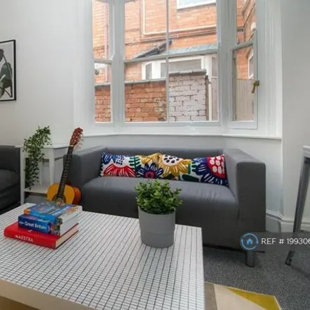 Image 4 - Cambridge Street, Leicester, LE3 0JR, United Kingdom - Townhouse for rent