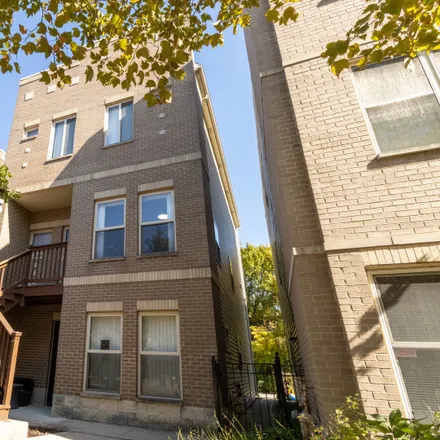 Buy this 5 bed duplex on 7621 South Parnell Avenue in Chicago, IL 60621