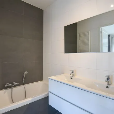 Rent this 4 bed apartment on Lekstraat 120-4V in 1079 EW Amsterdam, Netherlands