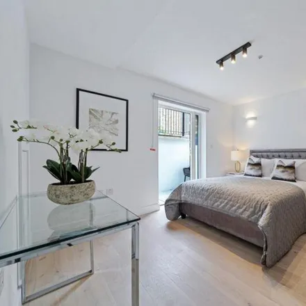Image 5 - Benjamin House, Cecil Grove, Primrose Hill, London, NW8 7QB, United Kingdom - House for rent