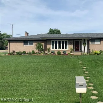 Buy this 3 bed house on 3144 Golfhill Drive in Waterford Township, MI 48329