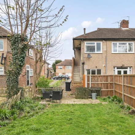 Rent this 2 bed room on Shepperton Road in London, BR5 1DN