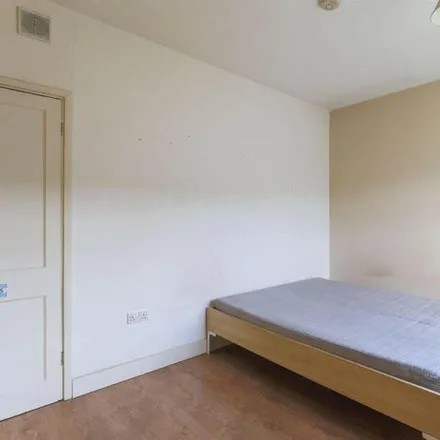 Image 4 - Keston House, Kinglake Street, London, SE17 2RB, United Kingdom - Room for rent