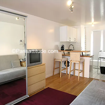 Image 5 - 23 Rue de Ponthieu, 75008 Paris, France - Apartment for rent