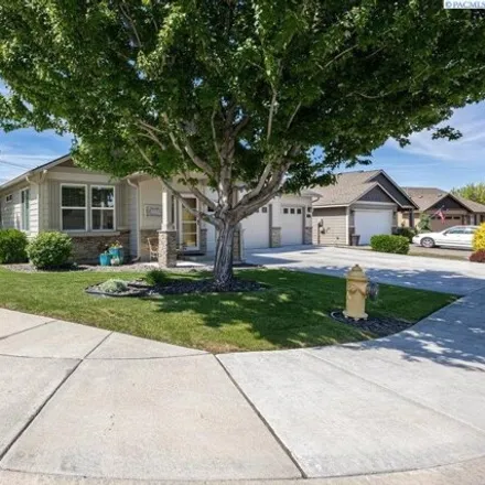 Buy this 3 bed house on 1912 S Kellog Pl in Kennewick, Washington