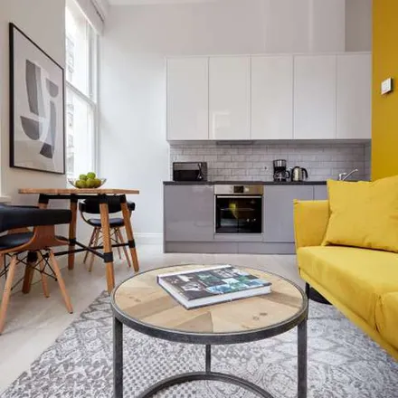 Image 7 - Il Castelletto, 17 Bury Place, London, WC1A 2JH, United Kingdom - Apartment for rent