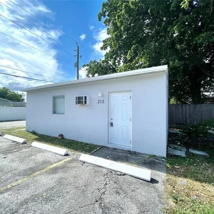 Image 3 - 219 Southwest 14th Street, Dania Beach, FL 33004, USA - House for rent