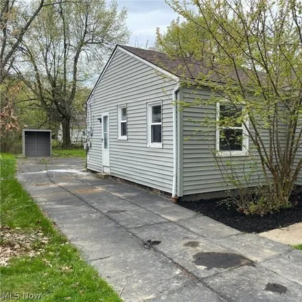 Image 2 - 2508 Greenvale Rd, Cleveland, Ohio, 44121 - House for sale