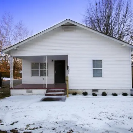 Rent this 2 bed house on 2824 Washington Street in Little Rock, AR 72204